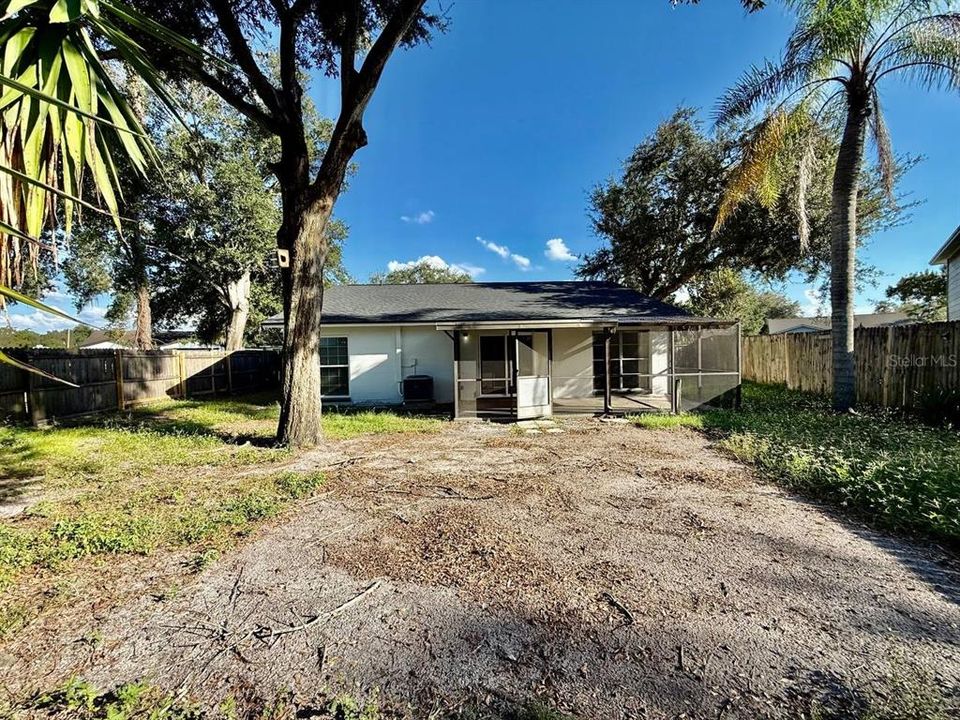 For Rent: $2,000 (3 beds, 2 baths, 1215 Square Feet)