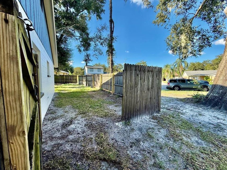 For Rent: $2,000 (3 beds, 2 baths, 1215 Square Feet)