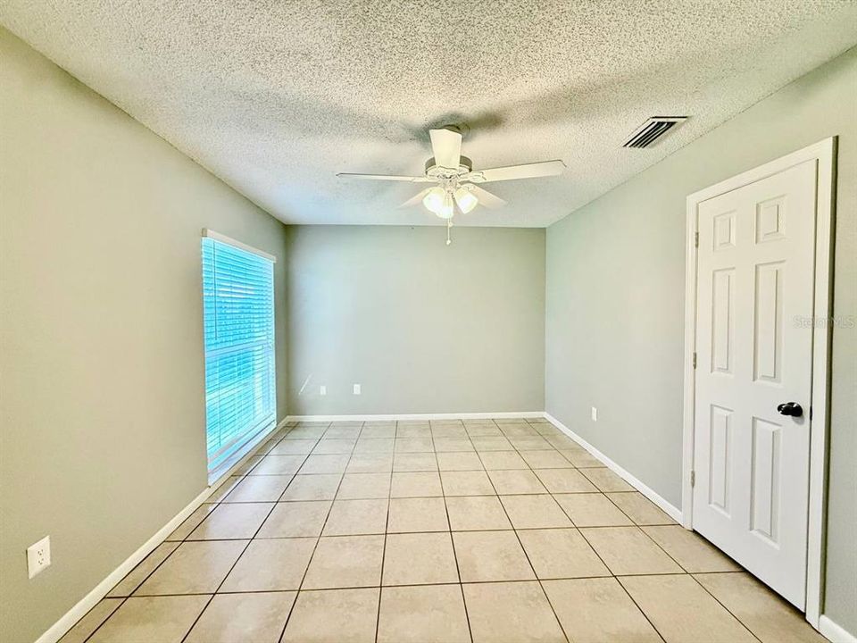 For Rent: $2,000 (3 beds, 2 baths, 1215 Square Feet)