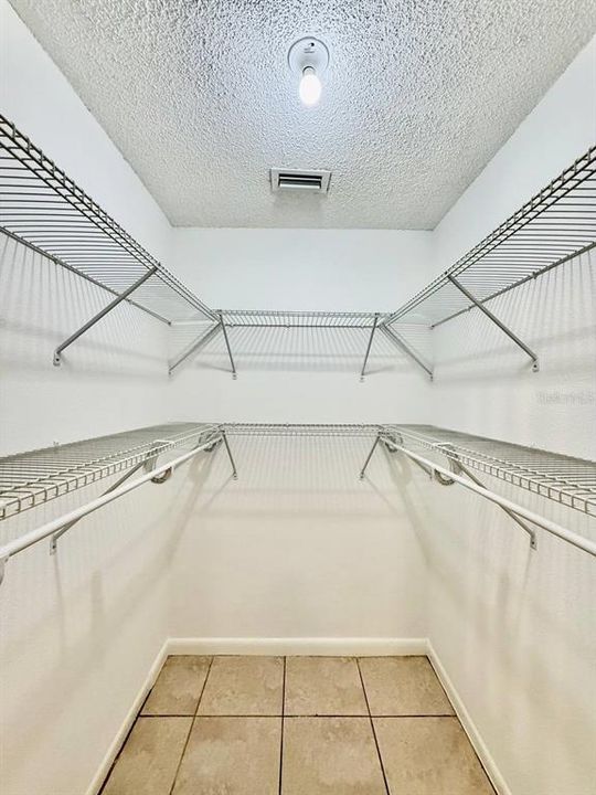 For Rent: $2,000 (3 beds, 2 baths, 1215 Square Feet)