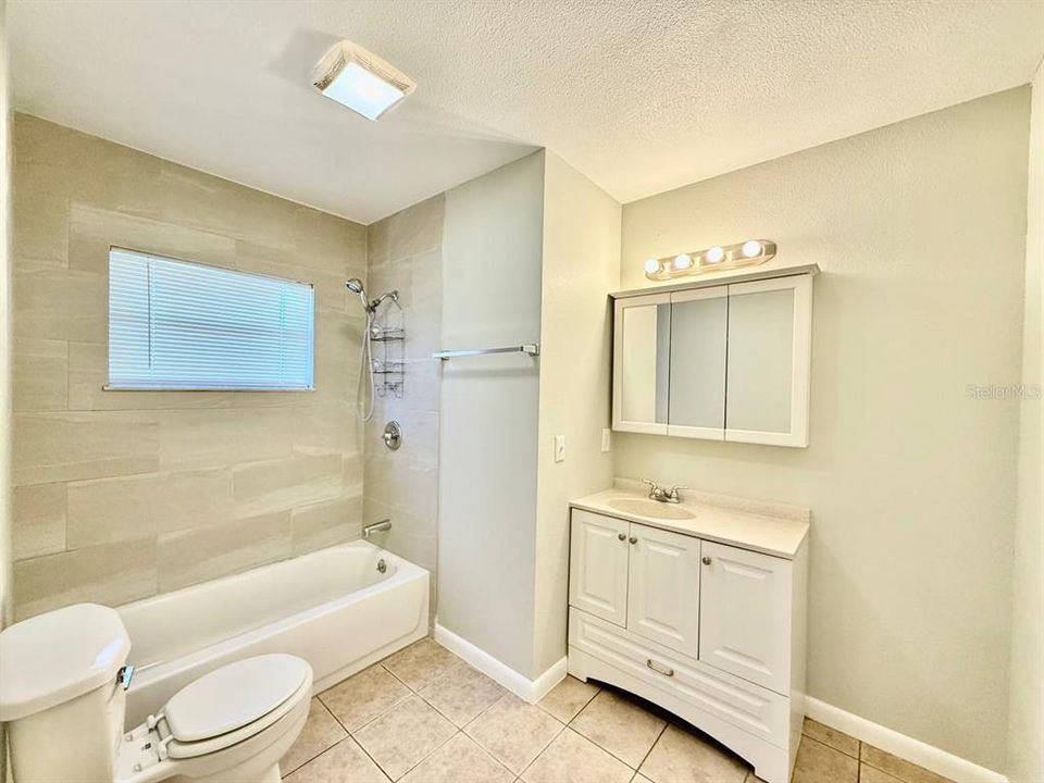 For Rent: $2,000 (3 beds, 2 baths, 1215 Square Feet)
