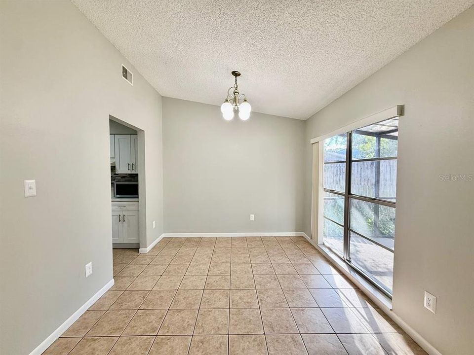 For Rent: $2,000 (3 beds, 2 baths, 1215 Square Feet)