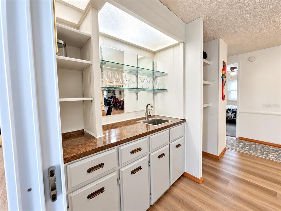 На продажу: $164,900 (2 спален, 2 ванн, 1534 Квадратных фут)