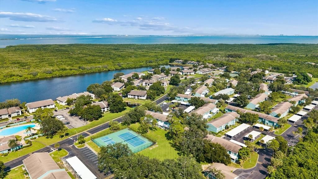 На продажу: $165,000 (2 спален, 1 ванн, 993 Квадратных фут)