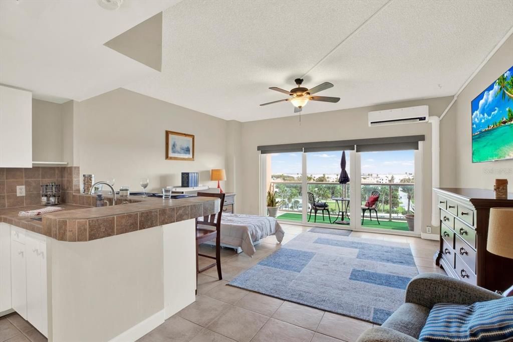 For Sale: $350,000 (0 beds, 1 baths, 507 Square Feet)