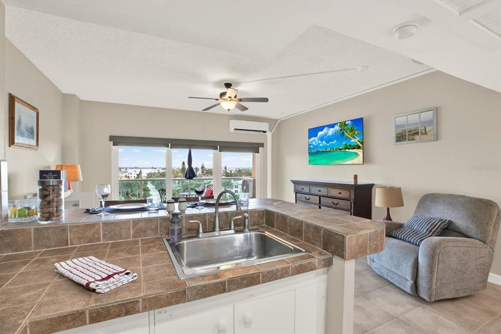 For Sale: $350,000 (0 beds, 1 baths, 507 Square Feet)