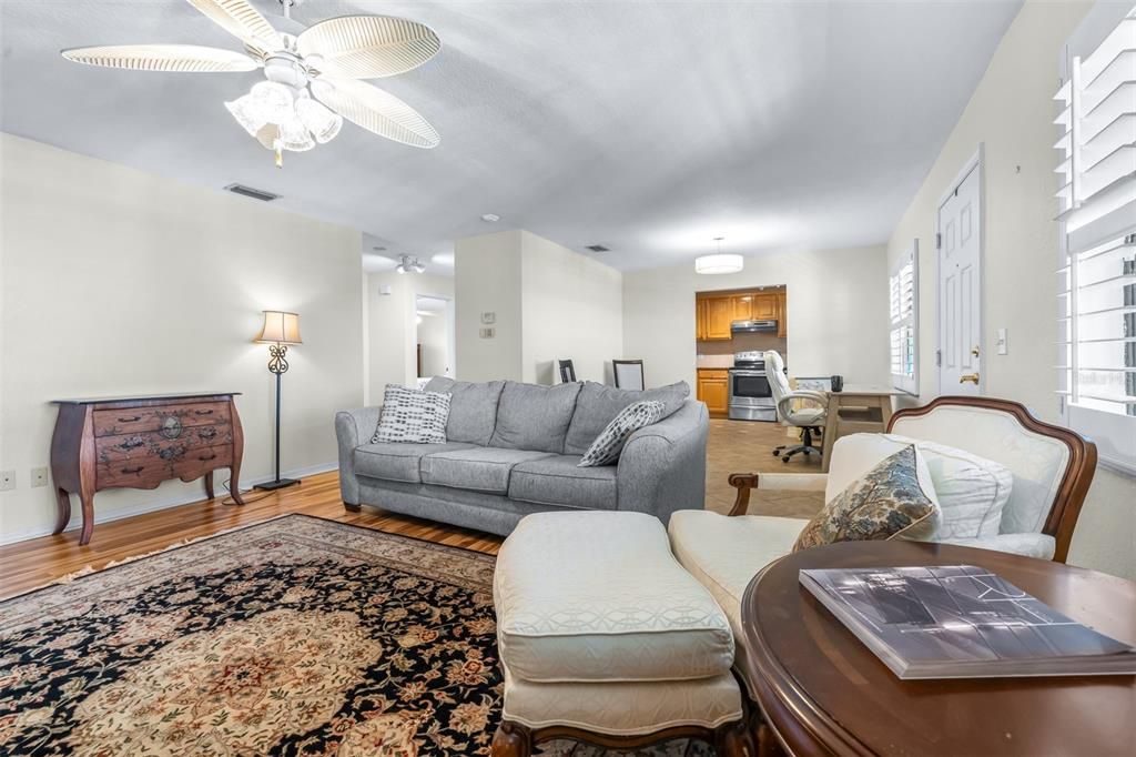 En Venta: $299,000 (2 camas, 2 baños, 1147 Pies cuadrados)