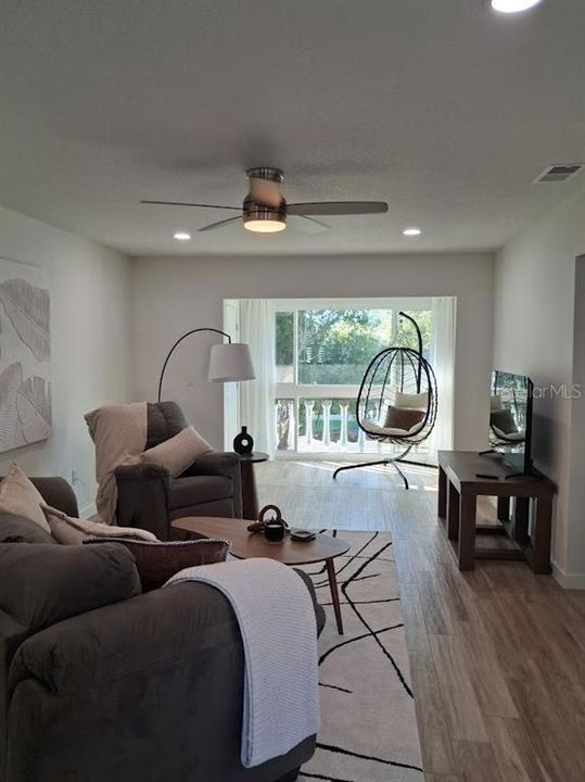 For Rent: $1,900 (1 beds, 1 baths, 669 Square Feet)