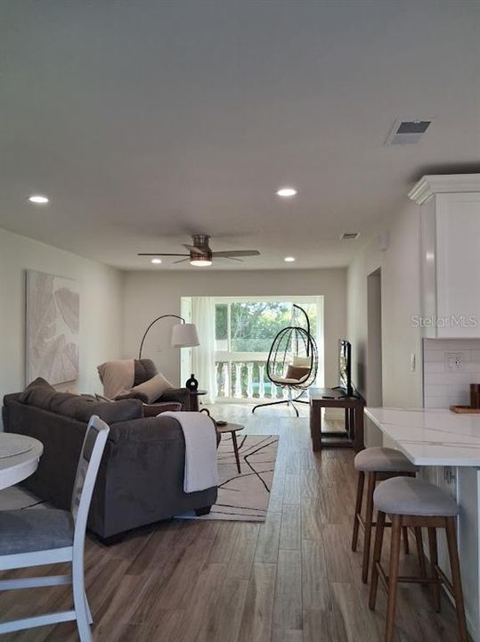 For Rent: $1,900 (1 beds, 1 baths, 669 Square Feet)