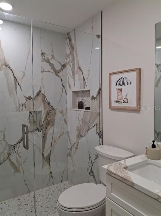 For Rent: $1,900 (1 beds, 1 baths, 669 Square Feet)