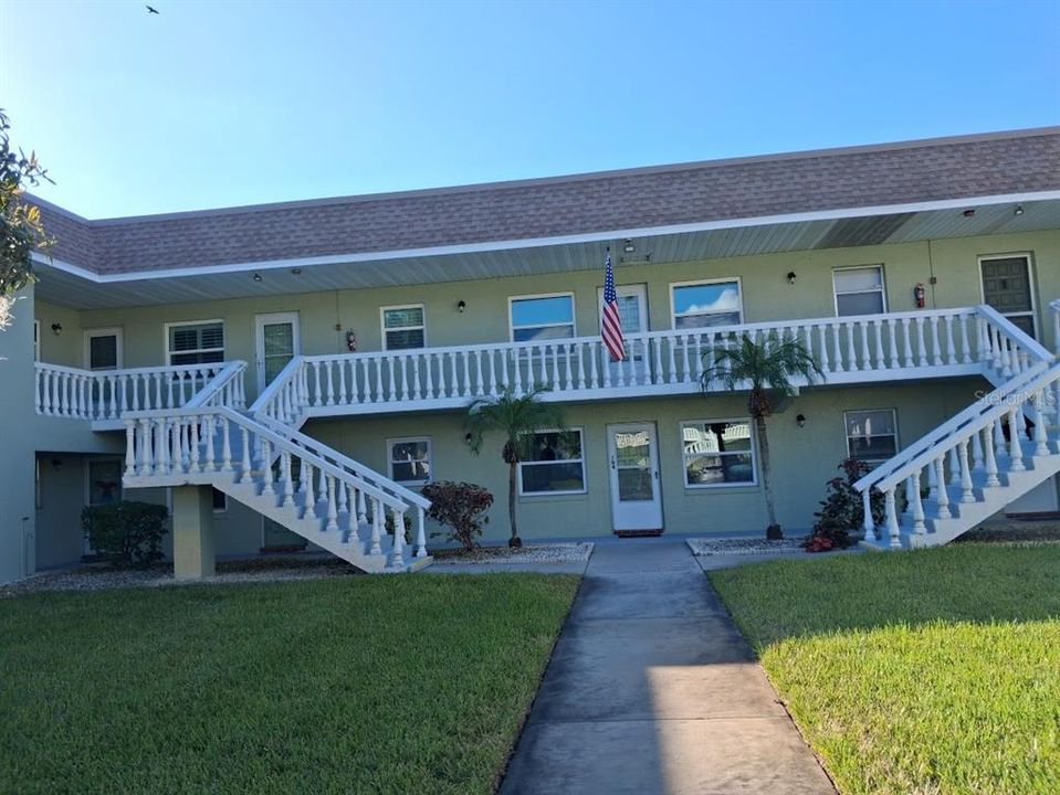 For Rent: $1,900 (1 beds, 1 baths, 669 Square Feet)