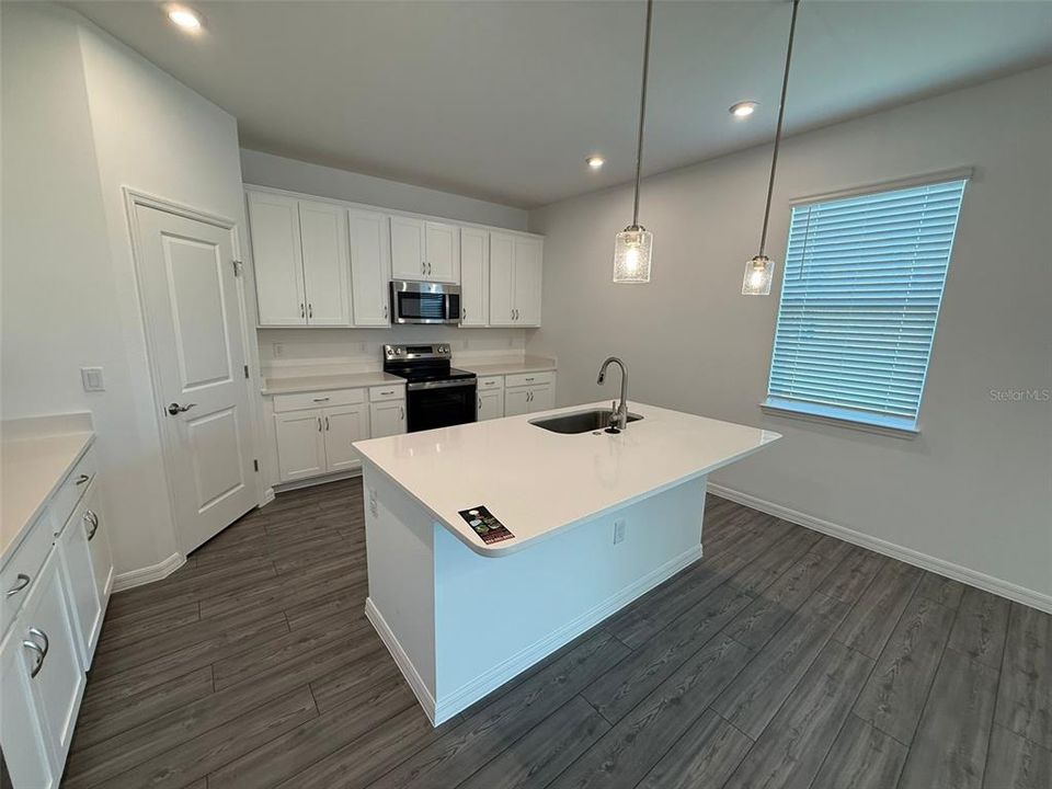 En Venta: $355,000 (5 camas, 3 baños, 2494 Pies cuadrados)