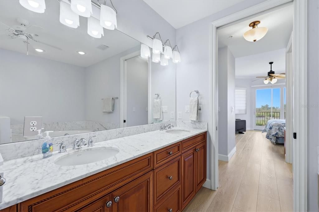 For Sale: $535,000 (2 beds, 2 baths, 1682 Square Feet)