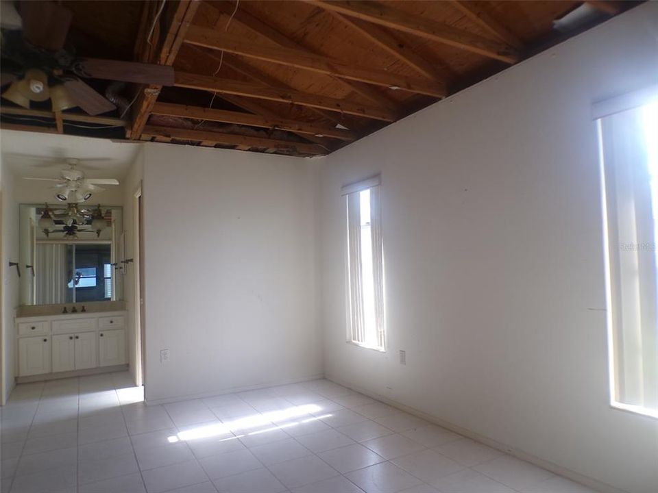 На продажу: $135,000 (3 спален, 2 ванн, 1814 Квадратных фут)