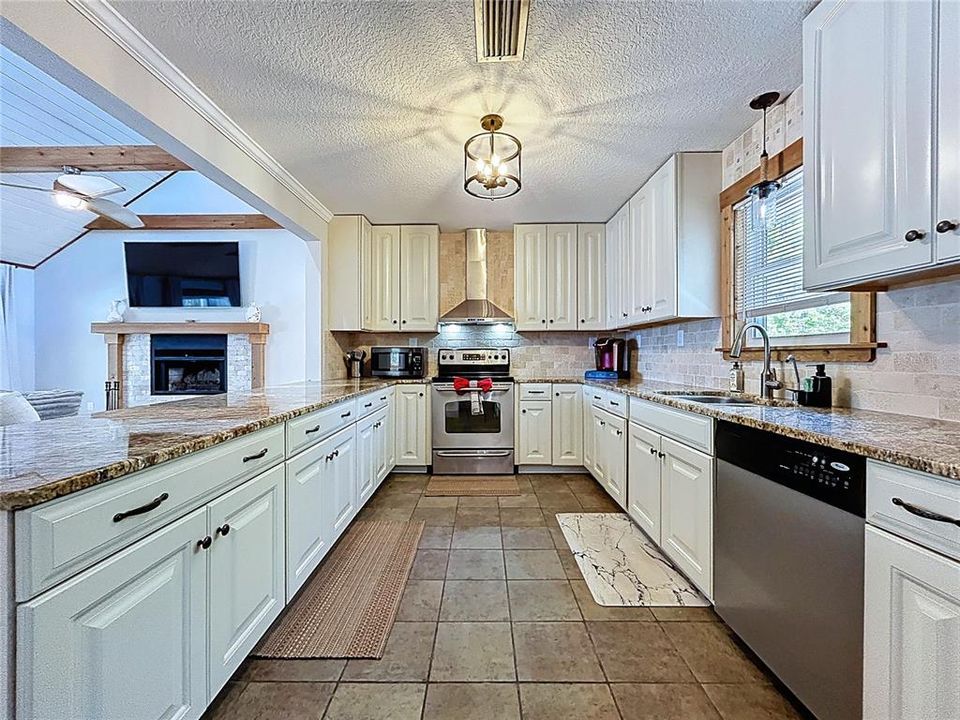 En Venta: $1,375,000 (5 camas, 3 baños, 3339 Pies cuadrados)