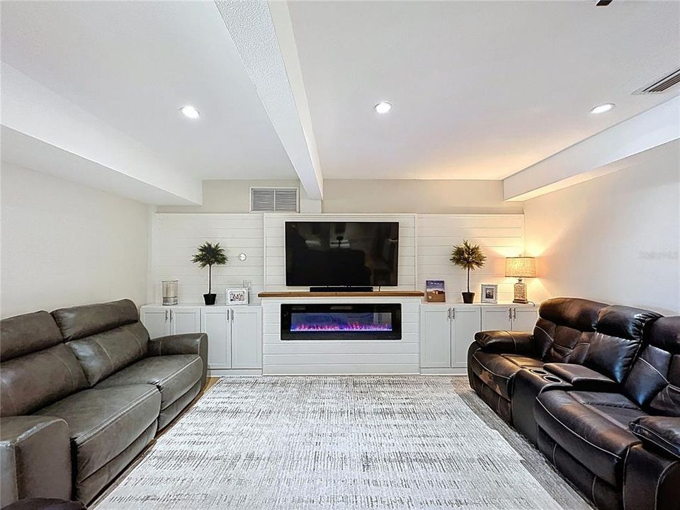 En Venta: $1,375,000 (5 camas, 3 baños, 3339 Pies cuadrados)