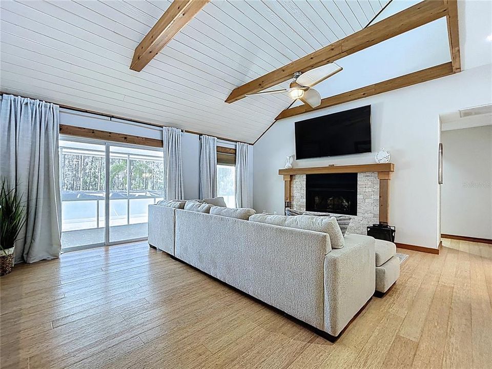 En Venta: $1,375,000 (5 camas, 3 baños, 3339 Pies cuadrados)