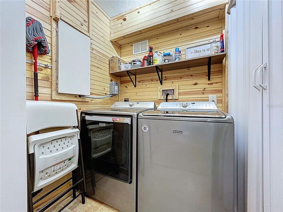 En Venta: $1,375,000 (5 camas, 3 baños, 3339 Pies cuadrados)