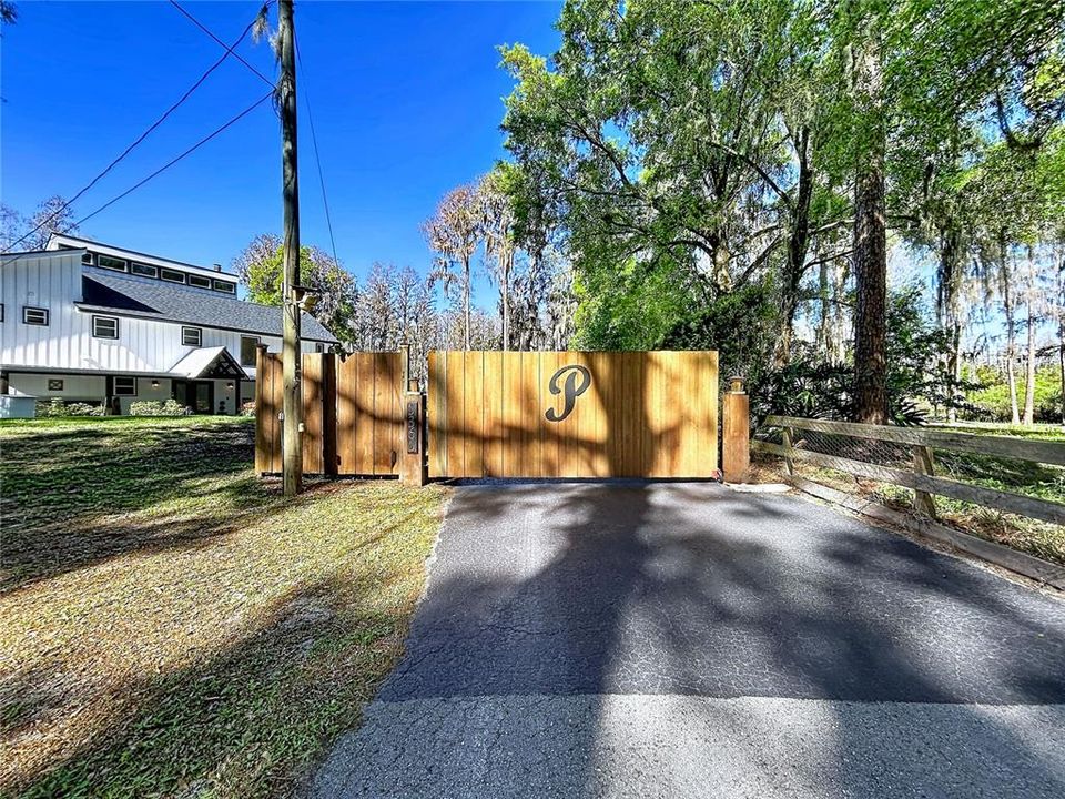 En Venta: $1,375,000 (5 camas, 3 baños, 3339 Pies cuadrados)