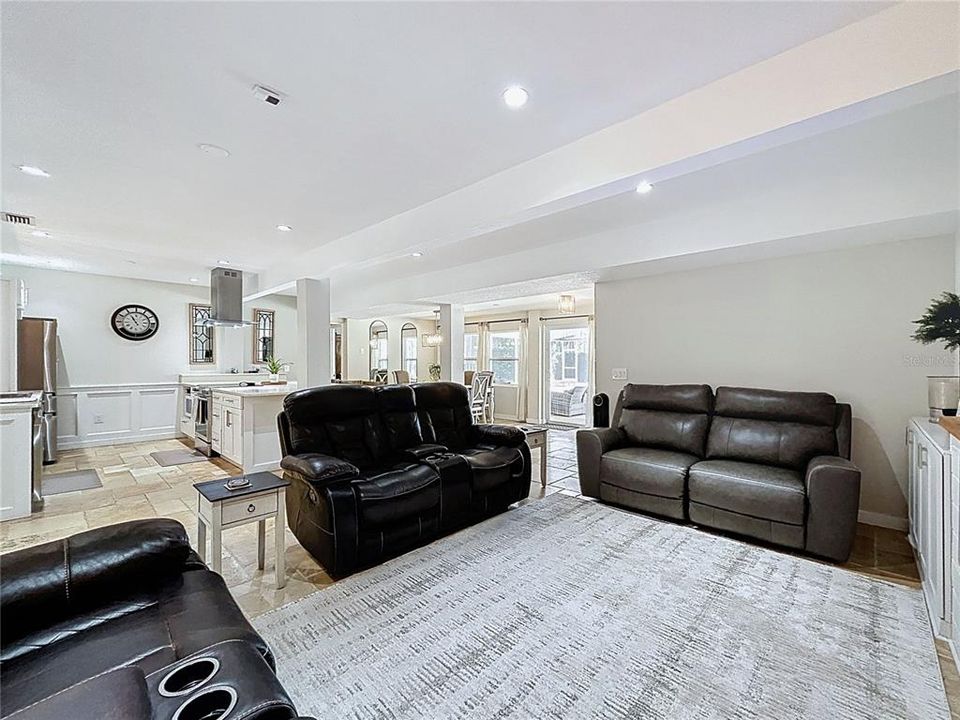 En Venta: $1,375,000 (5 camas, 3 baños, 3339 Pies cuadrados)