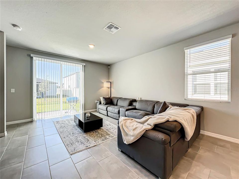 For Rent: $2,000 (3 beds, 2 baths, 1260 Square Feet)
