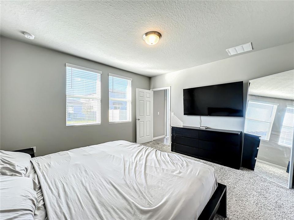 For Rent: $2,000 (3 beds, 2 baths, 1260 Square Feet)