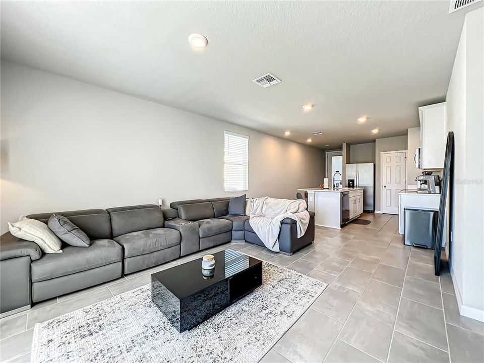 For Rent: $2,000 (3 beds, 2 baths, 1260 Square Feet)
