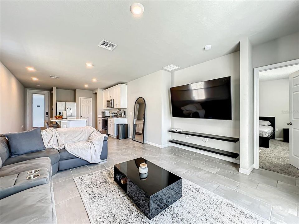 For Rent: $2,000 (3 beds, 2 baths, 1260 Square Feet)