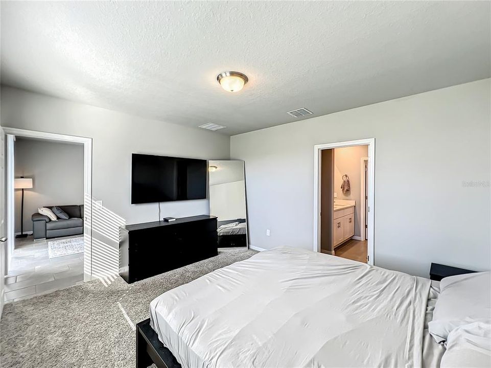 For Rent: $2,000 (3 beds, 2 baths, 1260 Square Feet)