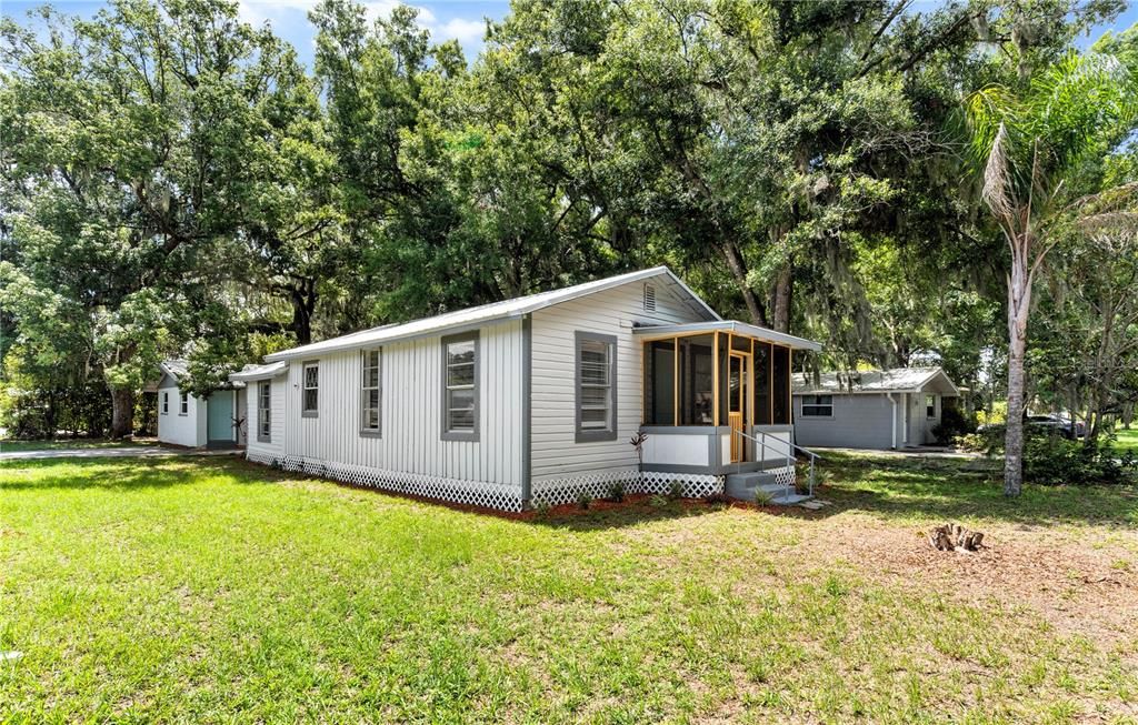 For Sale: $269,900 (3 beds, 3 baths, 1581 Square Feet)