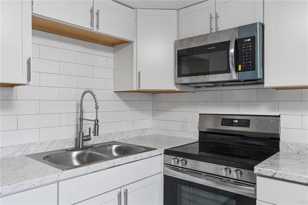 For Sale: $269,900 (3 beds, 3 baths, 1581 Square Feet)