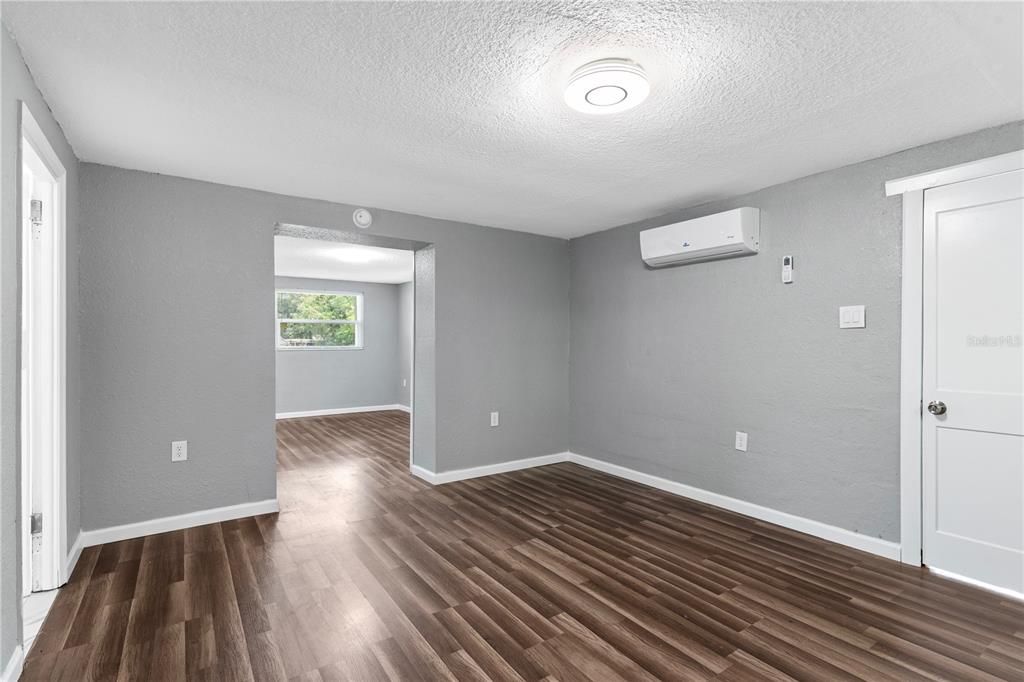 For Sale: $269,900 (3 beds, 3 baths, 1581 Square Feet)