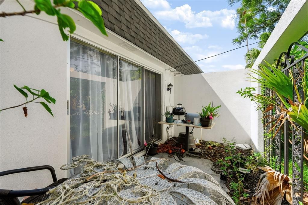 For Sale: $525,000 (4 beds, 0 baths, 2053 Square Feet)