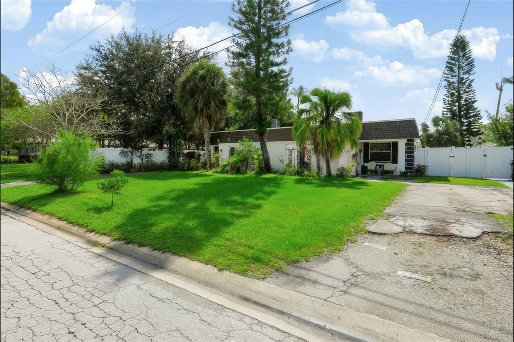 For Sale: $525,000 (4 beds, 0 baths, 2053 Square Feet)
