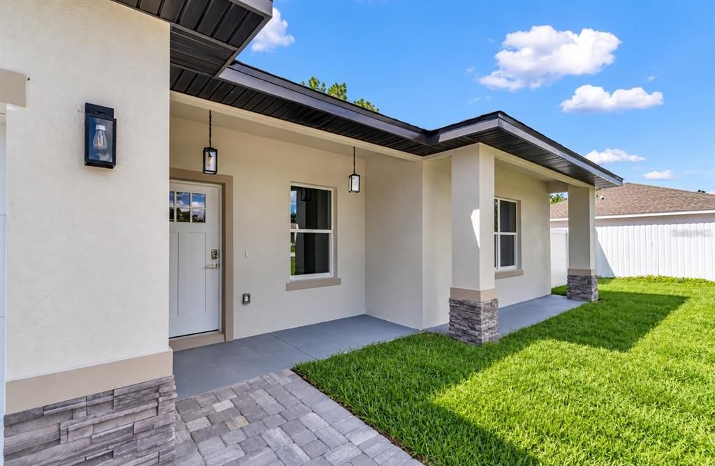 For Sale: $309,900 (4 beds, 2 baths, 1816 Square Feet)