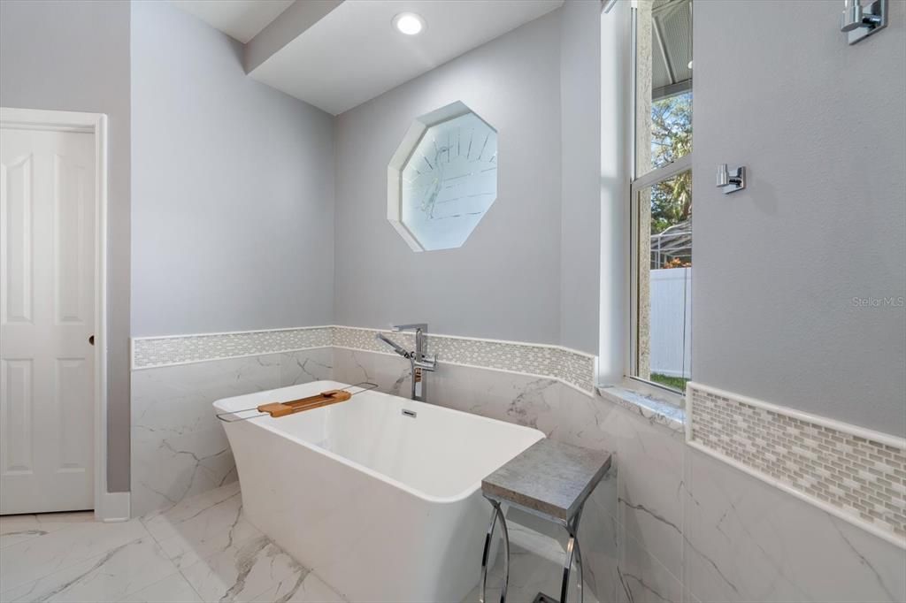 En Venta: $1,299,000 (4 camas, 3 baños, 3094 Pies cuadrados)