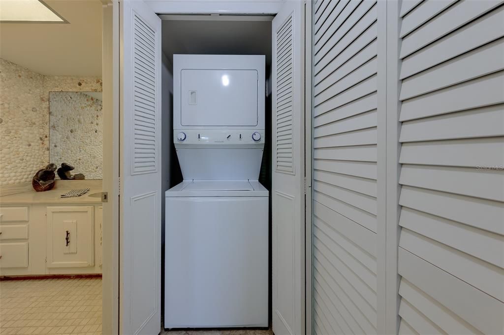 En Venta: $300,000 (2 camas, 2 baños, 1090 Pies cuadrados)