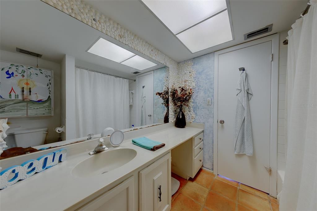 En Venta: $300,000 (2 camas, 2 baños, 1090 Pies cuadrados)