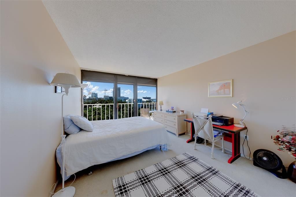 En Venta: $300,000 (2 camas, 2 baños, 1090 Pies cuadrados)