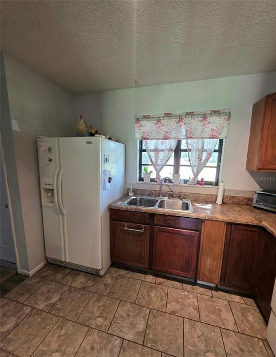 На продажу: $165,000 (2 спален, 1 ванн, 894 Квадратных фут)