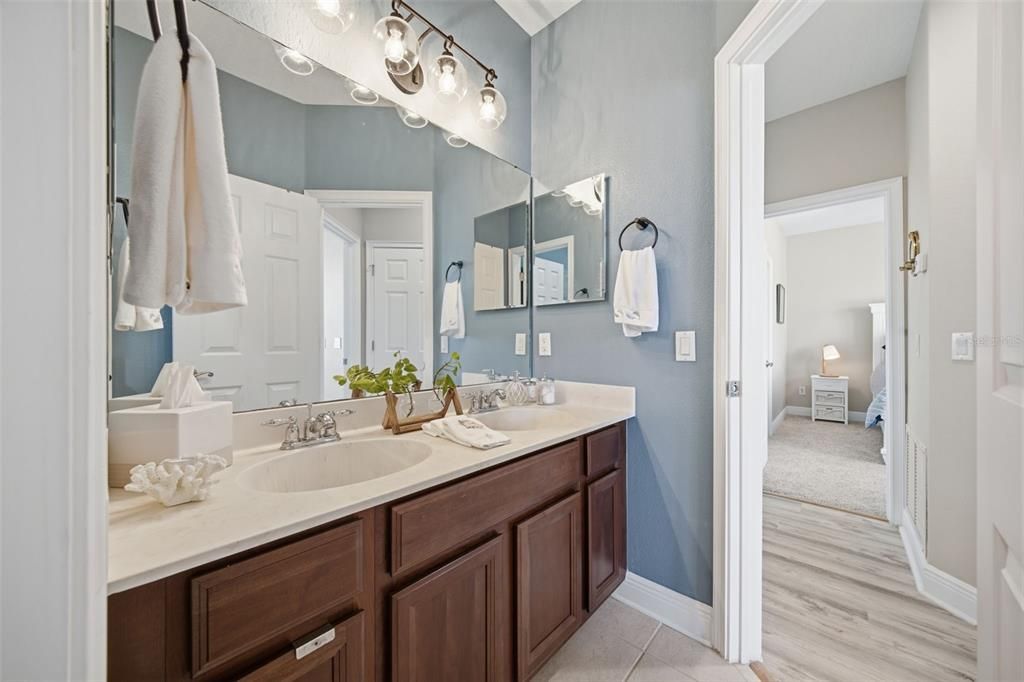 For Sale: $1,200,000 (4 beds, 2 baths, 2799 Square Feet)