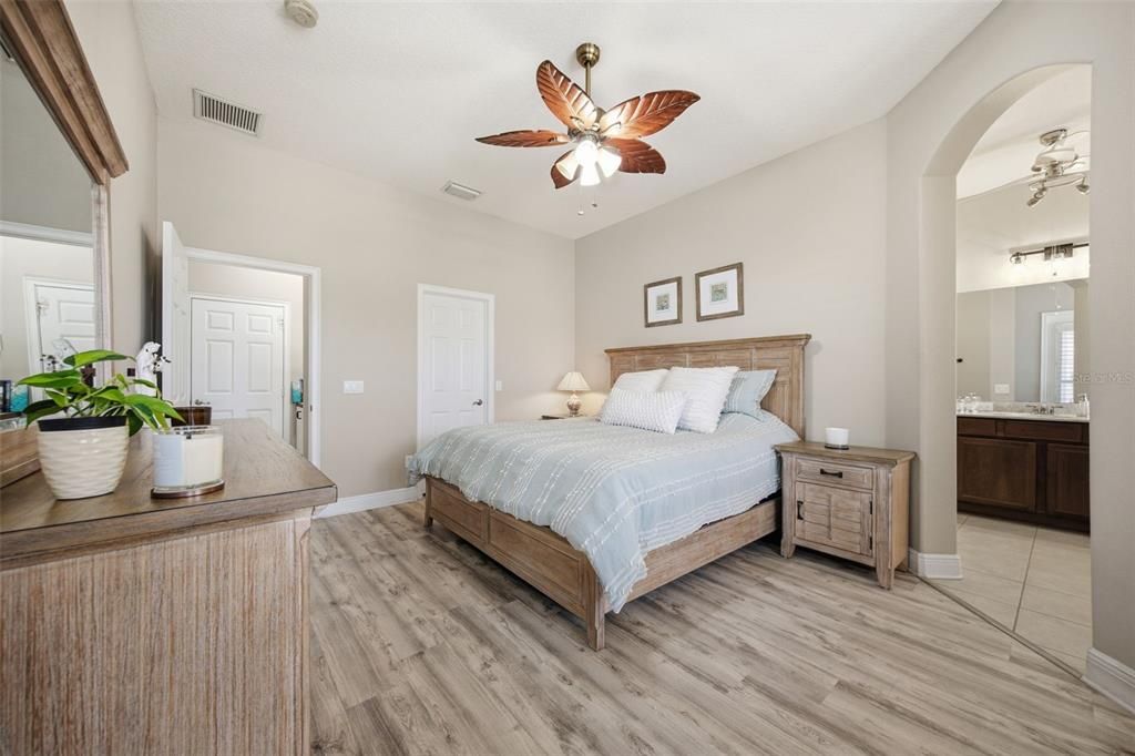 For Sale: $1,200,000 (4 beds, 2 baths, 2799 Square Feet)