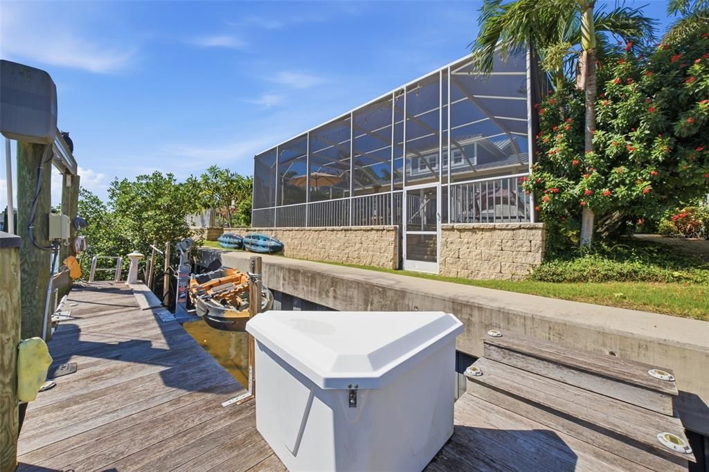 For Sale: $1,200,000 (4 beds, 2 baths, 2799 Square Feet)