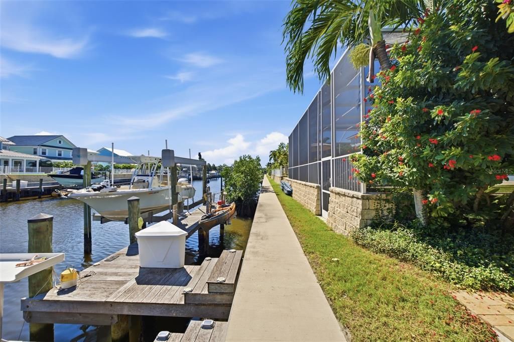 For Sale: $1,200,000 (4 beds, 2 baths, 2799 Square Feet)