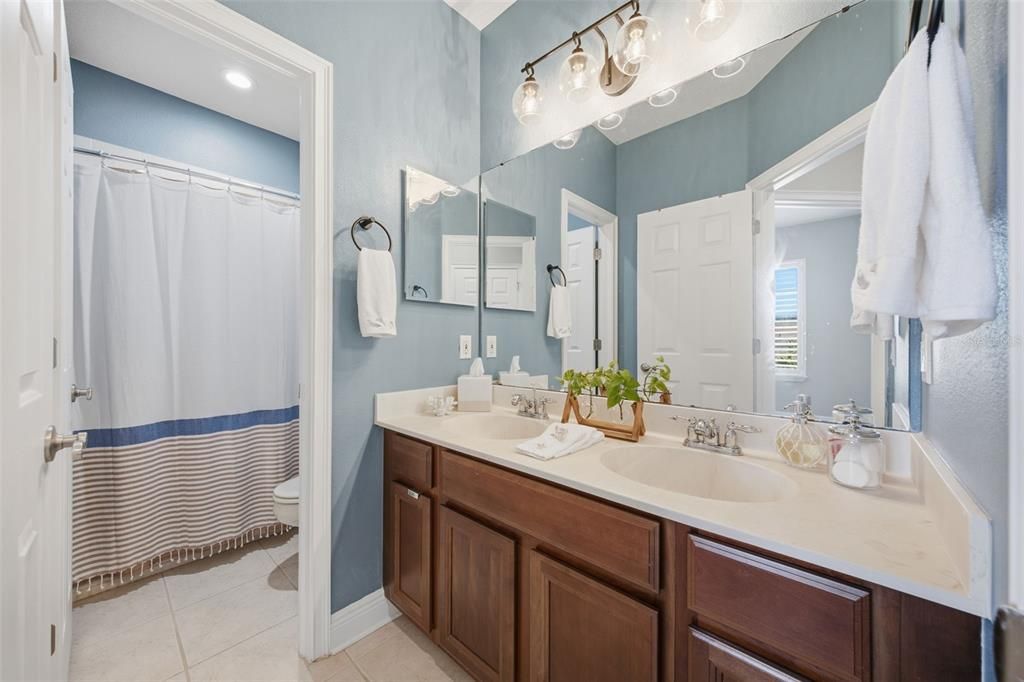 For Sale: $1,200,000 (4 beds, 2 baths, 2799 Square Feet)