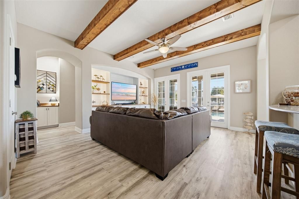 For Sale: $1,200,000 (4 beds, 2 baths, 2799 Square Feet)