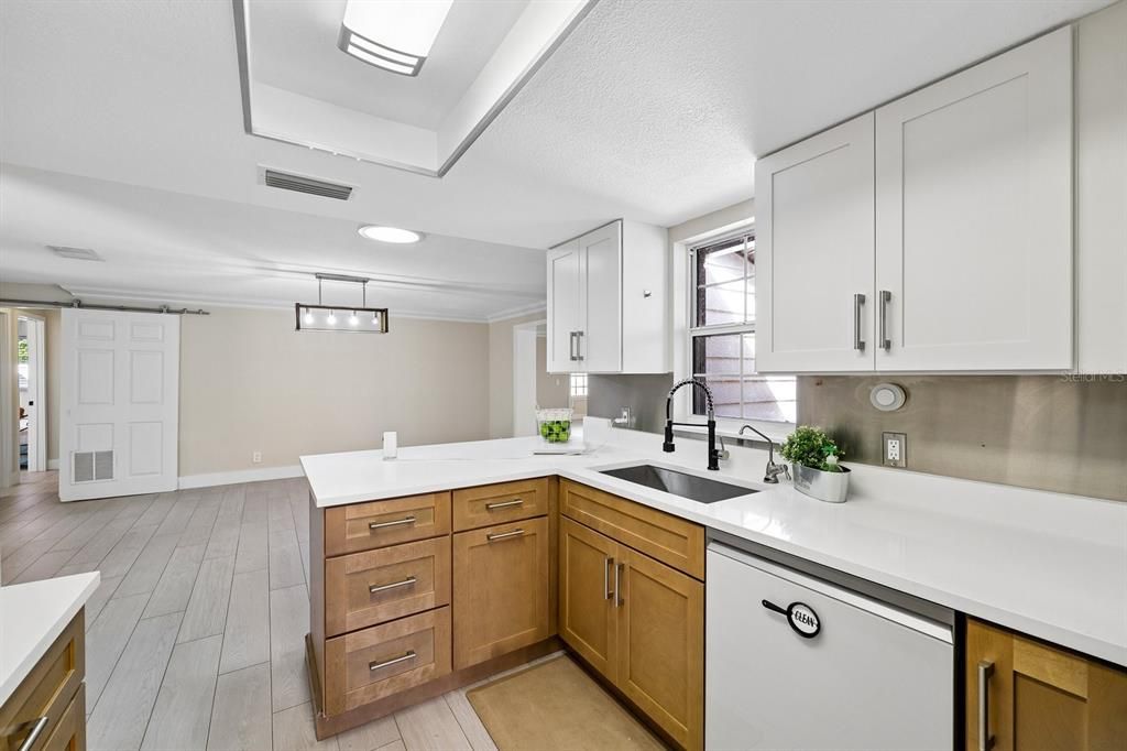 En Venta: $469,000 (3 camas, 2 baños, 2095 Pies cuadrados)