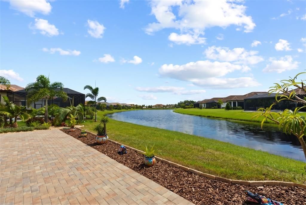 En Venta: $679,000 (3 camas, 3 baños, 2369 Pies cuadrados)