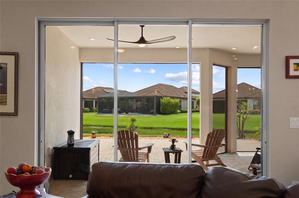 En Venta: $679,000 (3 camas, 3 baños, 2369 Pies cuadrados)