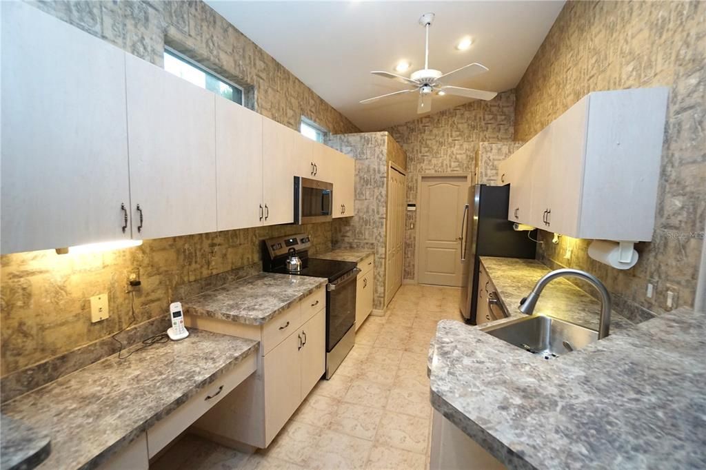 На продажу: $314,900 (2 спален, 2 ванн, 1753 Квадратных фут)